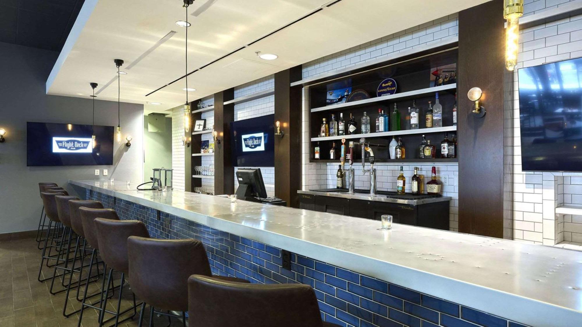 Aviator Hotel & Suites, BW Signature Collection Green Park Bagian luar foto